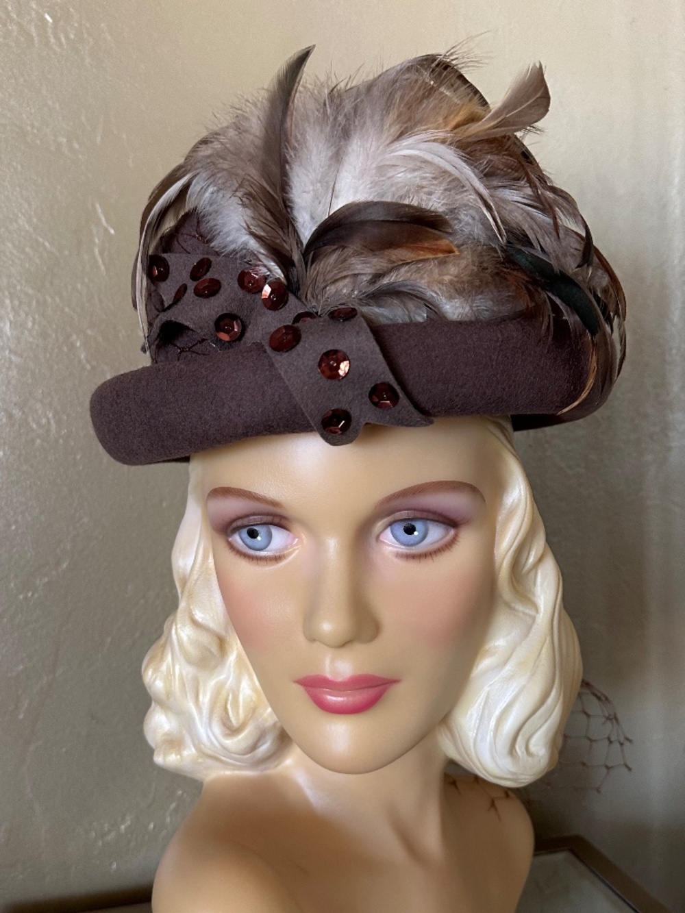 JAUNTY VINTAGE TAUPE FELT RIDING HAT COVERED IN VEILING + FEATHER SPRAY